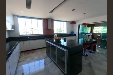 Casa para alugar com 421m², 5 quartos e 8 vagas Casa para alugar com 421m², 5 quartos e 8 vagasCozinha 2