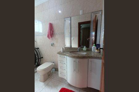 Casa para alugar com 421m², 5 quartos e 8 vagas Casa para alugar com 421m², 5 quartos e 8 vagasBanheiro da Suíte 2