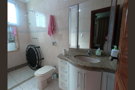 Casa para alugar com 421m², 5 quartos e 8 vagas Casa para alugar com 421m², 5 quartos e 8 vagasBanheiro da Suíte 2