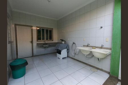 Casa para alugar com 421m², 5 quartos e 8 vagas Casa para alugar com 421m², 5 quartos e 8 vagasÁrea de Serviço 1