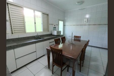 Casa para alugar com 421m², 5 quartos e 8 vagas Casa para alugar com 421m², 5 quartos e 8 vagasCozinha