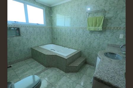 Casa para alugar com 421m², 5 quartos e 8 vagas Casa para alugar com 421m², 5 quartos e 8 vagasBanheiro da Suíte