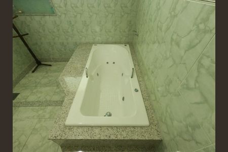 Casa para alugar com 421m², 5 quartos e 8 vagas Casa para alugar com 421m², 5 quartos e 8 vagasBanheiro da Suíte