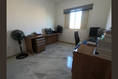 Casa para alugar com 421m², 5 quartos e 8 vagas Casa para alugar com 421m², 5 quartos e 8 vagasQuarto 3