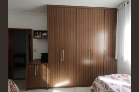 Casa para alugar com 421m², 5 quartos e 8 vagas Casa para alugar com 421m², 5 quartos e 8 vagasQuarto