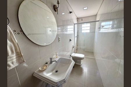 Casa à venda com 600m², 4 quartos e 7 vagas Casa à venda com 600m², 4 quartos e 7 vagasBanheiro da Suíte 4