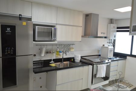 Apartamento à venda com 228m², 4 quartos e 2 vagasCozinha 1