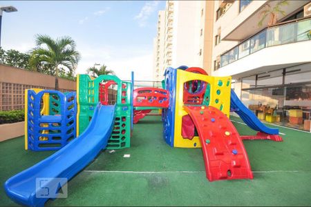 Apartamento à venda com 228m², 4 quartos e 2 vagasÁrea comum - Playground