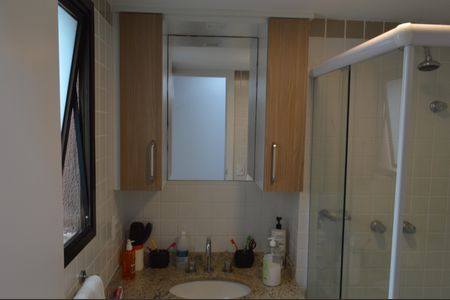 Apartamento à venda com 228m², 4 quartos e 2 vagasBanheiro 1