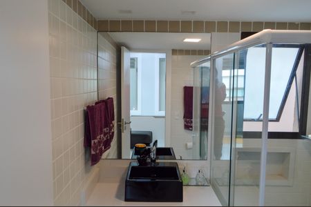 Apartamento à venda com 228m², 4 quartos e 2 vagasBanheiro 2