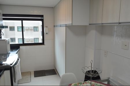 Apartamento à venda com 228m², 4 quartos e 2 vagasCozinha 1