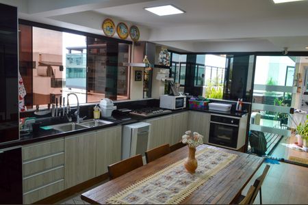 Apartamento à venda com 228m², 4 quartos e 2 vagasCozinha 2