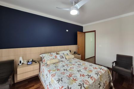 Casa à venda com 217m², 3 quartos e 5 vagasQuarto 1 ( Suíte )