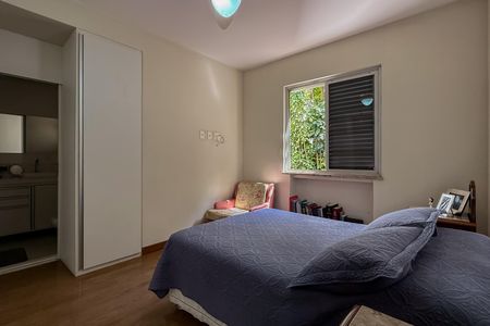 Apartamento à venda com 260m², 4 quartos e 2 vagas Apartamento à venda com 260m², 4 quartos e 2 vagasQuarto 3 - Suíte