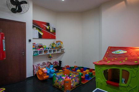 Apartamento à venda com 211m², 4 quartos e 3 vagas Apartamento à venda com 211m², 4 quartos e 3 vagasÁrea comum - Espaço de jogos/Brinquedoteca