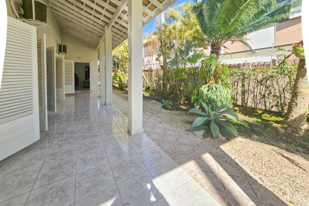 Casa para alugar com 350m², 4 quartos e 4 vagas Casa para alugar com 350m², 4 quartos e 4 vagasVaranda do Quarto 1