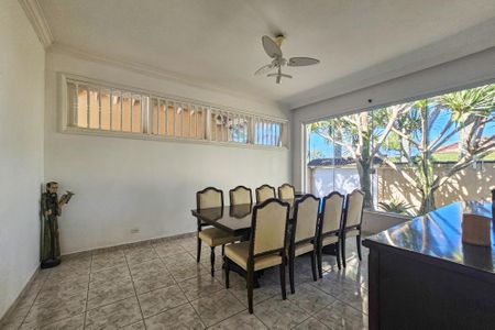 Casa para alugar com 350m², 4 quartos e 4 vagas Casa para alugar com 350m², 4 quartos e 4 vagasSala