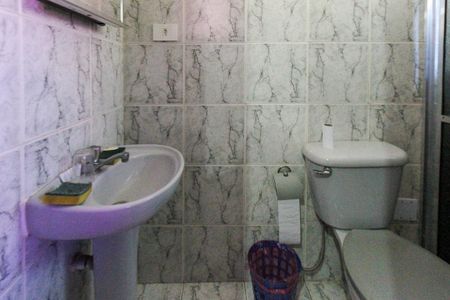 Casa à venda com 328m², 4 quartos e 2 vagas Casa à venda com 328m², 4 quartos e 2 vagasBanheiro da Suite 02