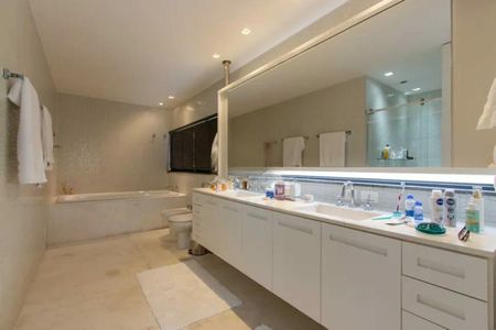 Apartamento à venda com 329m², 2 quartos e 5 vagas