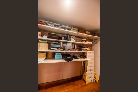 Casa à venda com 730m², 4 quartos e 6 vagas Casa à venda com 730m², 4 quartos e 6 vagasVaranda