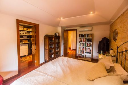 Casa à venda com 730m², 4 quartos e 6 vagas Casa à venda com 730m², 4 quartos e 6 vagasSuíte 2