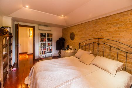 Casa à venda com 730m², 4 quartos e 6 vagas Casa à venda com 730m², 4 quartos e 6 vagasSuíte 2