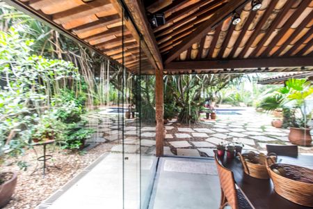 Casa à venda com 730m², 4 quartos e 6 vagas Casa à venda com 730m², 4 quartos e 6 vagasÁrea gourmet