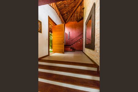 Casa à venda com 730m², 4 quartos e 6 vagas Casa à venda com 730m², 4 quartos e 6 vagasVaranda