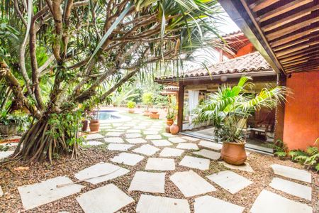 Casa à venda com 730m², 4 quartos e 6 vagas Casa à venda com 730m², 4 quartos e 6 vagasÁrea gourmet