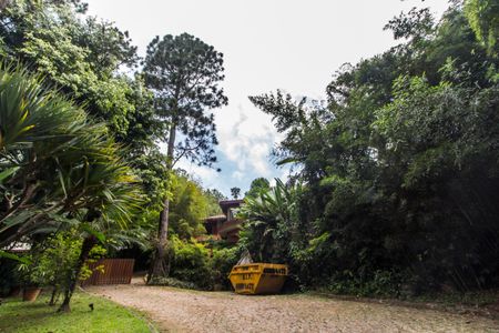 Casa à venda com 730m², 4 quartos e 6 vagas Casa à venda com 730m², 4 quartos e 6 vagasGaragem