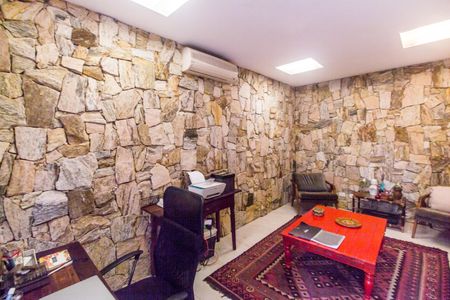 Casa à venda com 730m², 4 quartos e 6 vagas Casa à venda com 730m², 4 quartos e 6 vagasEscritório