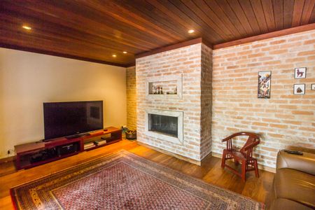 Casa à venda com 730m², 4 quartos e 6 vagas Casa à venda com 730m², 4 quartos e 6 vagasSala