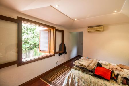 Casa à venda com 730m², 4 quartos e 6 vagas Casa à venda com 730m², 4 quartos e 6 vagasSuíte 4