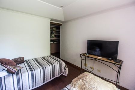 Casa à venda com 730m², 4 quartos e 6 vagas Casa à venda com 730m², 4 quartos e 6 vagasVaranda