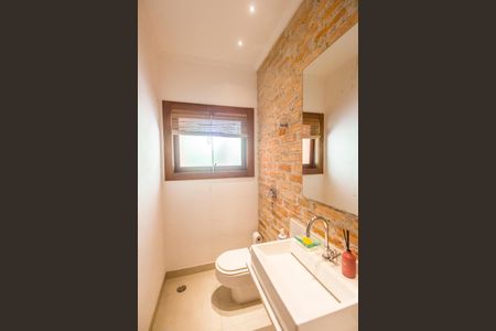 Casa à venda com 730m², 4 quartos e 6 vagas Casa à venda com 730m², 4 quartos e 6 vagasLavabo