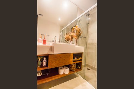 Casa à venda com 730m², 4 quartos e 6 vagas Casa à venda com 730m², 4 quartos e 6 vagasBanheiro da Suíte