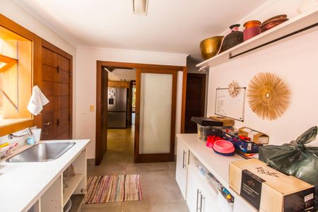 Casa à venda com 730m², 4 quartos e 6 vagas Casa à venda com 730m², 4 quartos e 6 vagasÁrea de Serviço