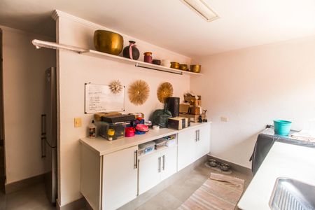 Casa à venda com 730m², 4 quartos e 6 vagas Casa à venda com 730m², 4 quartos e 6 vagasÁrea de Serviço