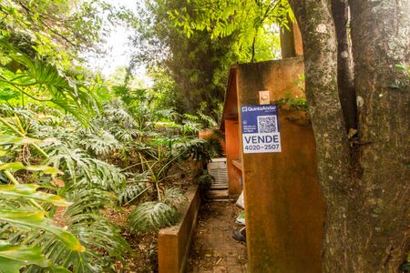 Casa à venda com 730m², 4 quartos e 6 vagas Casa à venda com 730m², 4 quartos e 6 vagasVista da Rua