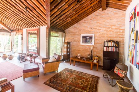 Casa à venda com 730m², 4 quartos e 6 vagas Casa à venda com 730m², 4 quartos e 6 vagasSala