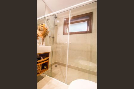 Casa à venda com 730m², 4 quartos e 6 vagas Casa à venda com 730m², 4 quartos e 6 vagasBanheiro da Suíte