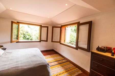 Casa à venda com 730m², 4 quartos e 6 vagas Casa à venda com 730m², 4 quartos e 6 vagasSuíte 3