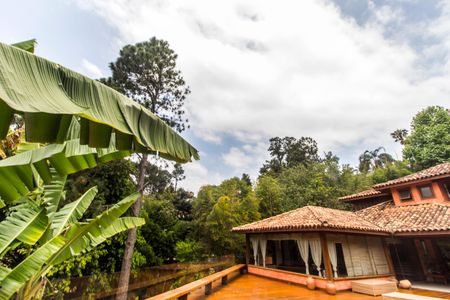 Casa à venda com 730m², 4 quartos e 6 vagas Casa à venda com 730m², 4 quartos e 6 vagasQuintal