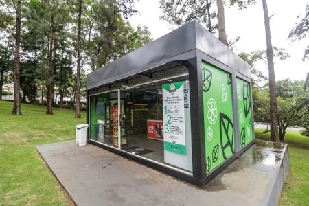 Casa à venda com 730m², 4 quartos e 6 vagas Casa à venda com 730m², 4 quartos e 6 vagasMercado