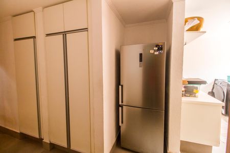 Casa à venda com 730m², 4 quartos e 6 vagas Casa à venda com 730m², 4 quartos e 6 vagasÁrea de Serviço