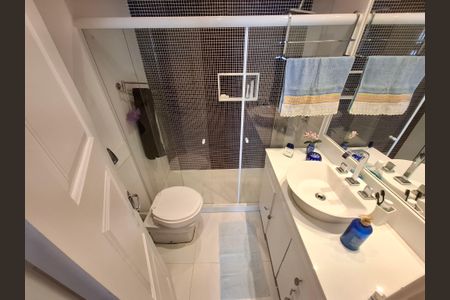 Apartamento à venda com 130m², 3 quartos e sem vaga Apartamento à venda com 130m², 3 quartos e sem vagaBanheiro