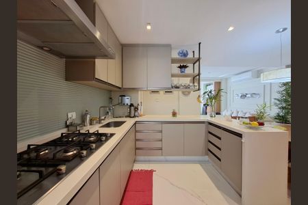 Apartamento à venda com 130m², 3 quartos e sem vaga Apartamento à venda com 130m², 3 quartos e sem vagaCozinha