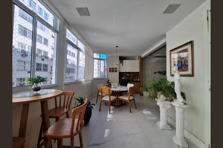 Apartamento à venda com 130m², 3 quartos e sem vaga Apartamento à venda com 130m², 3 quartos e sem vagaVaranda