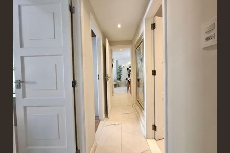 Apartamento à venda com 130m², 3 quartos e sem vaga Apartamento à venda com 130m², 3 quartos e sem vagaCorredor