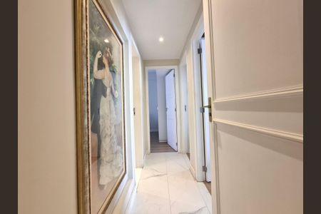 Apartamento à venda com 130m², 3 quartos e sem vaga Apartamento à venda com 130m², 3 quartos e sem vagaCorredor